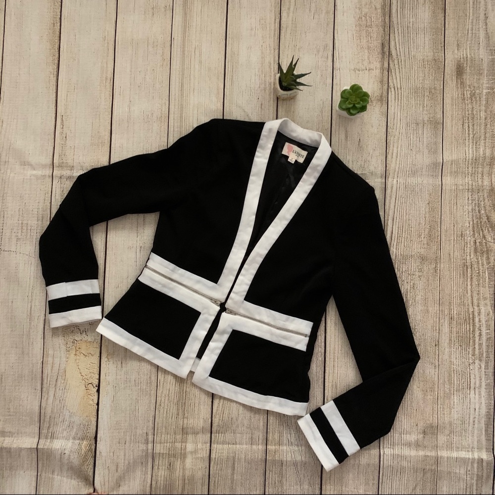 L’ATISTE by Amy black and white jacket NWOT